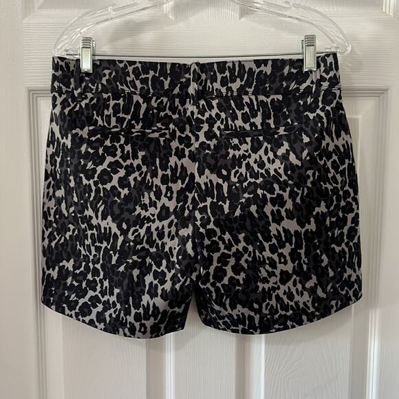 Isaac Mizrahi Leopard Print Tailored Shorts Size 6 Casual Animal Print - Picture 2 of 11